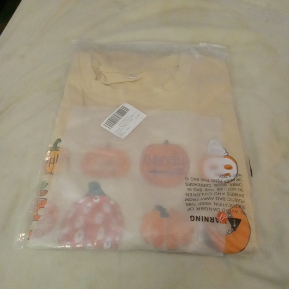 Womans Halloween t shirt size Xl creamy white/beige